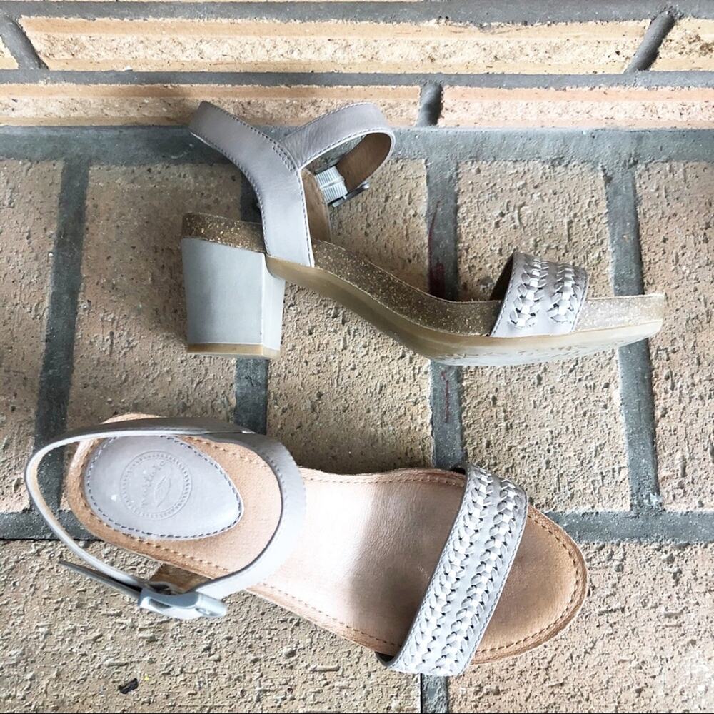 Nurture Leather Open Toe Sandal Heels Sz 8